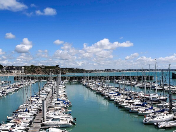 Standard Twin Room, Multiple Beds, Ocean View | In-room safe, desk, soundproofing, iron/ironing board - ibis Granville Port de plaisance (Granville)