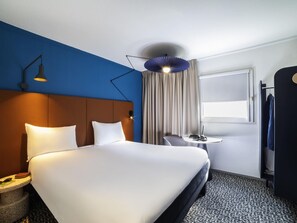 Quarto standard, 1 cama de casal | Escrivaninha, quartos à prova de som, Wi-Fi de cortesia, roupa de cama