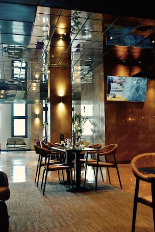 Restaurant. ibis Paris Porte De Bercy