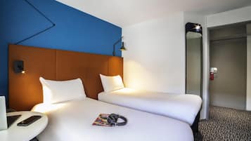 標準客房, 2 張單人床 | 書桌、隔音、免費無線上網、床單