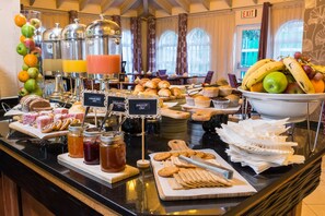 Daily English breakfast (ZAR 180 per person)