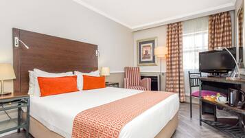 In-room safe, individually furnished, desk, laptop workspace