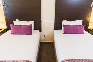 Standard Room, 2 Single Beds | In-room safe, individually furnished, desk, laptop workspace