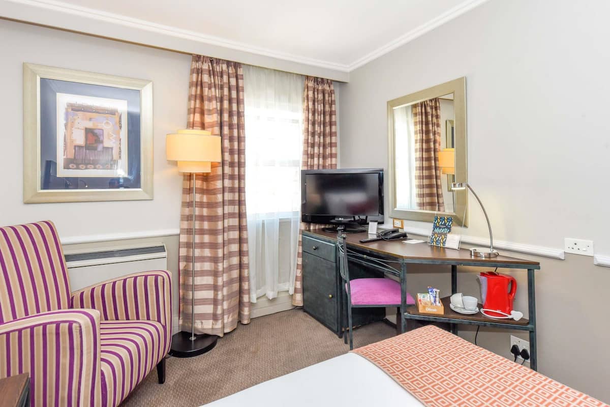 In-room safe, individually furnished, desk, laptop workspace