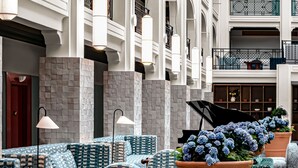 A spacious lobby with multiple seating areas, a piano, and a large potted plant. - Regina Experimental Biarritz (Biarritz)