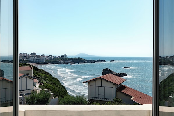 Vue sur la plage ou l’océan