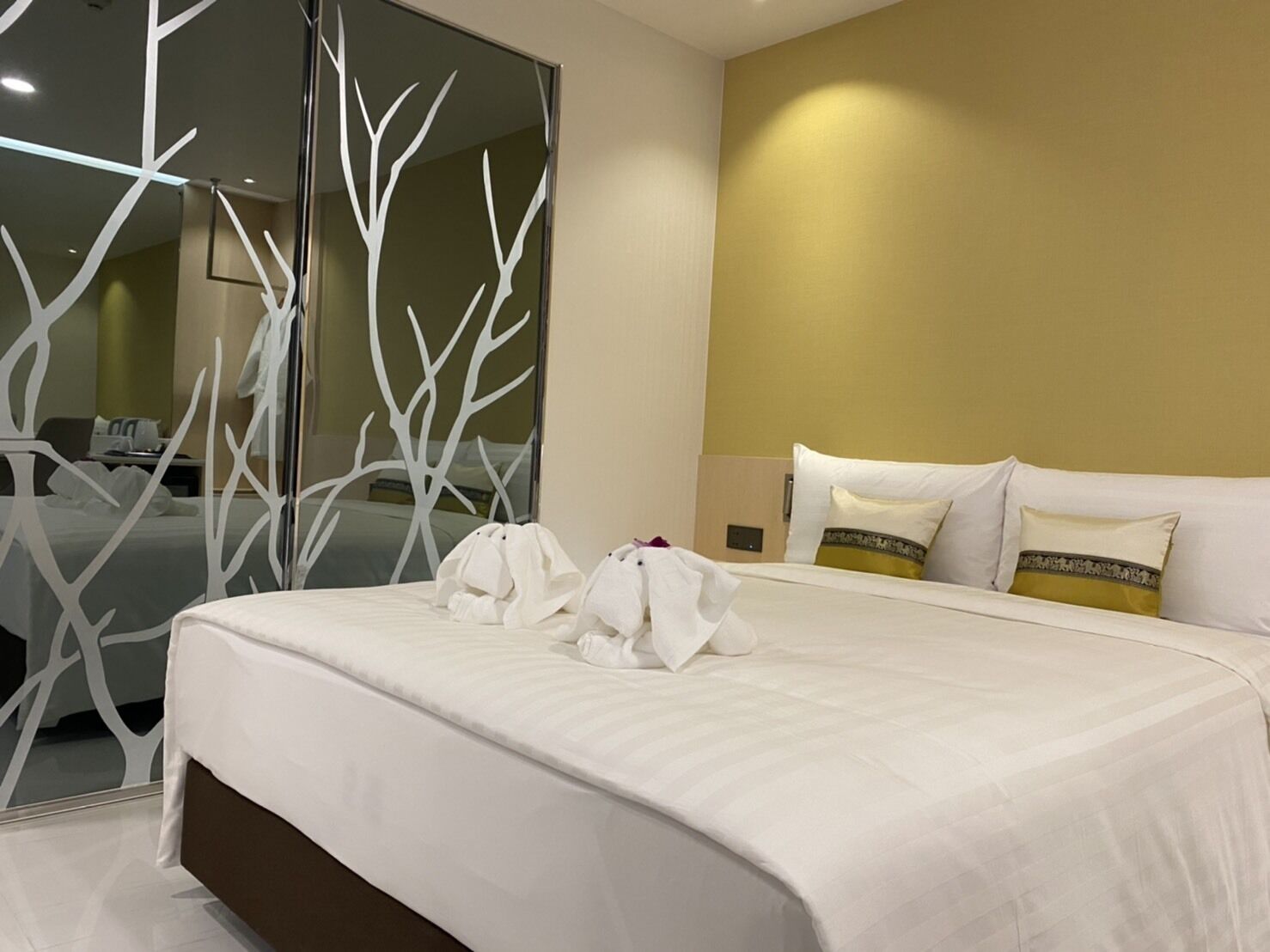 superior room, non smoking | 1 bedroom, in-room safe, soundproofing, bed sheets