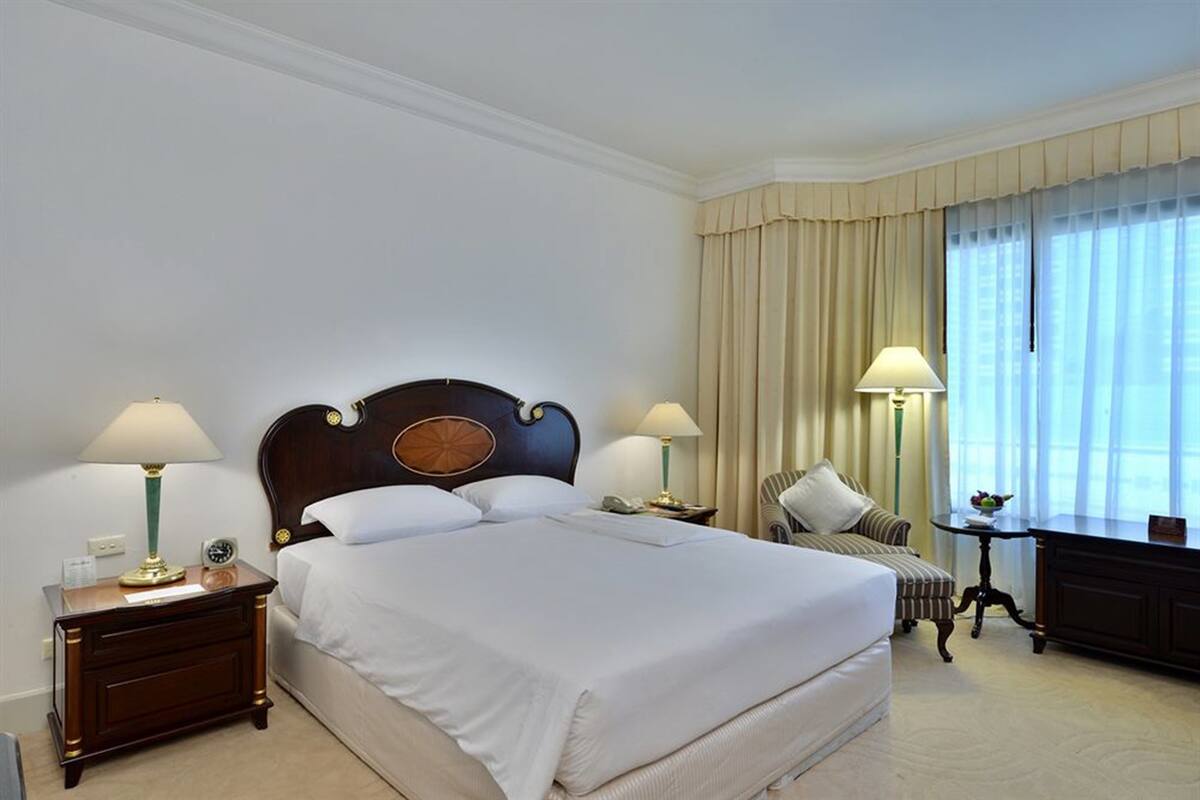 Deluxe suite, 1 slaapkamer, niet-roken, hoek | 1 slaapkamer, een kluis op de kamer, geluiddichte muren, beddengoed