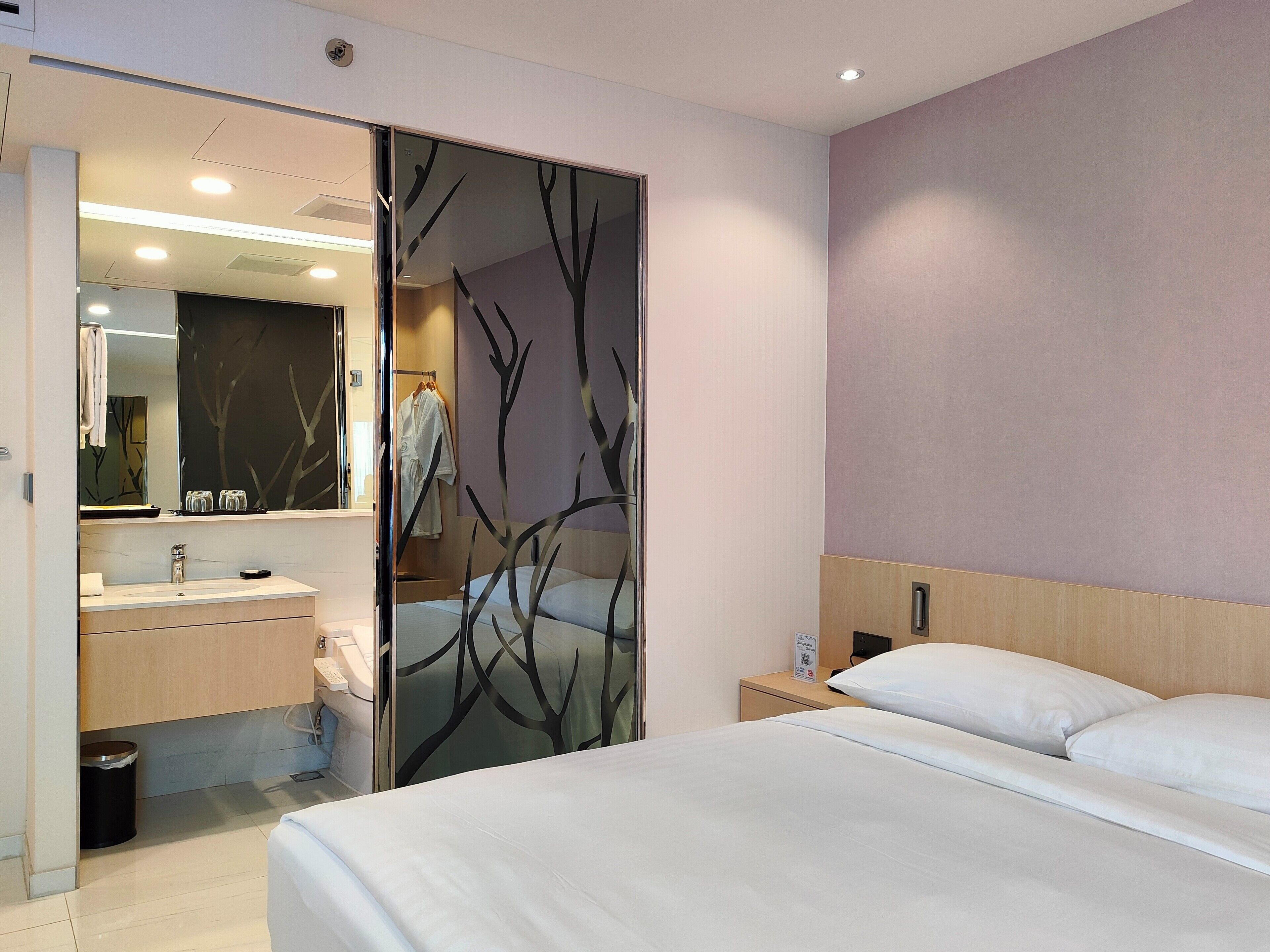 superior room, non smoking | 1 bedroom, in-room safe, soundproofing, bed sheets