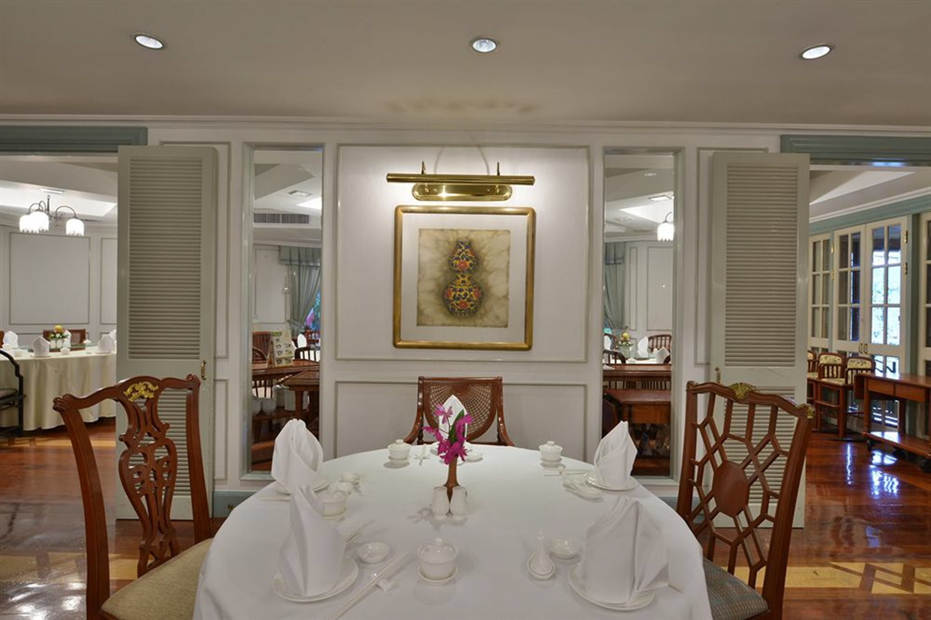 lunch and dinner served, chinese cuisine