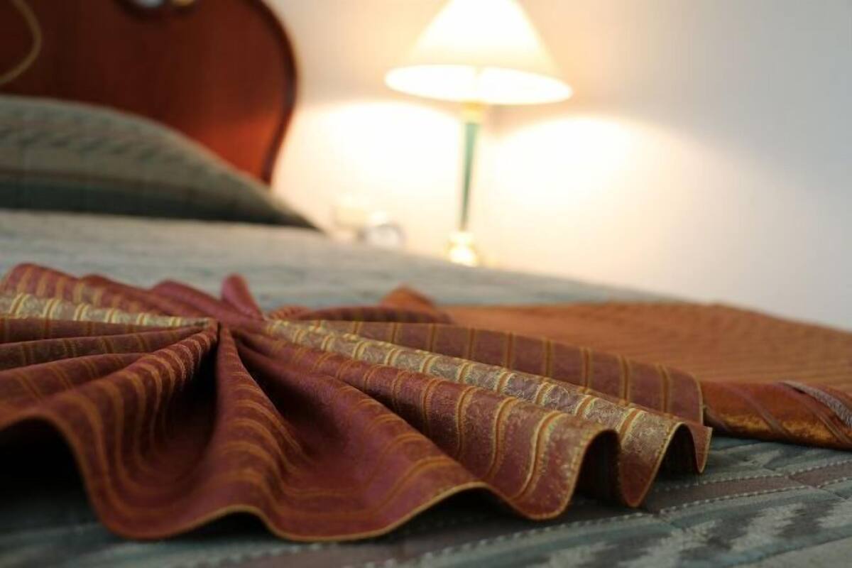1 slaapkamer, een kluis op de kamer, geluiddichte muren, beddengoed