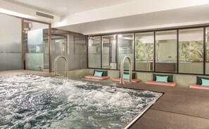 室内 SPA 浴缸