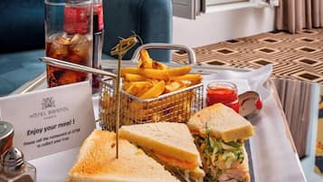 Deluxe Double or Twin Room, 1 Bedroom (Unique!) | In-room dining