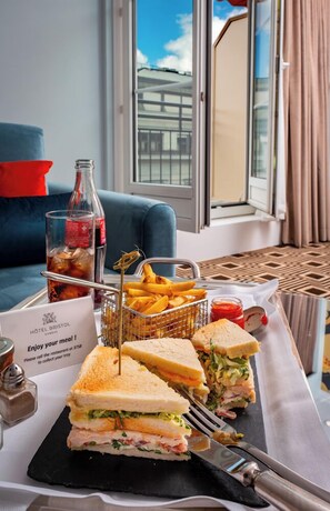 Deluxe Double or Twin Room, 1 Bedroom (Unique!) | In-room dining - Hotel Bristol (Geneva)