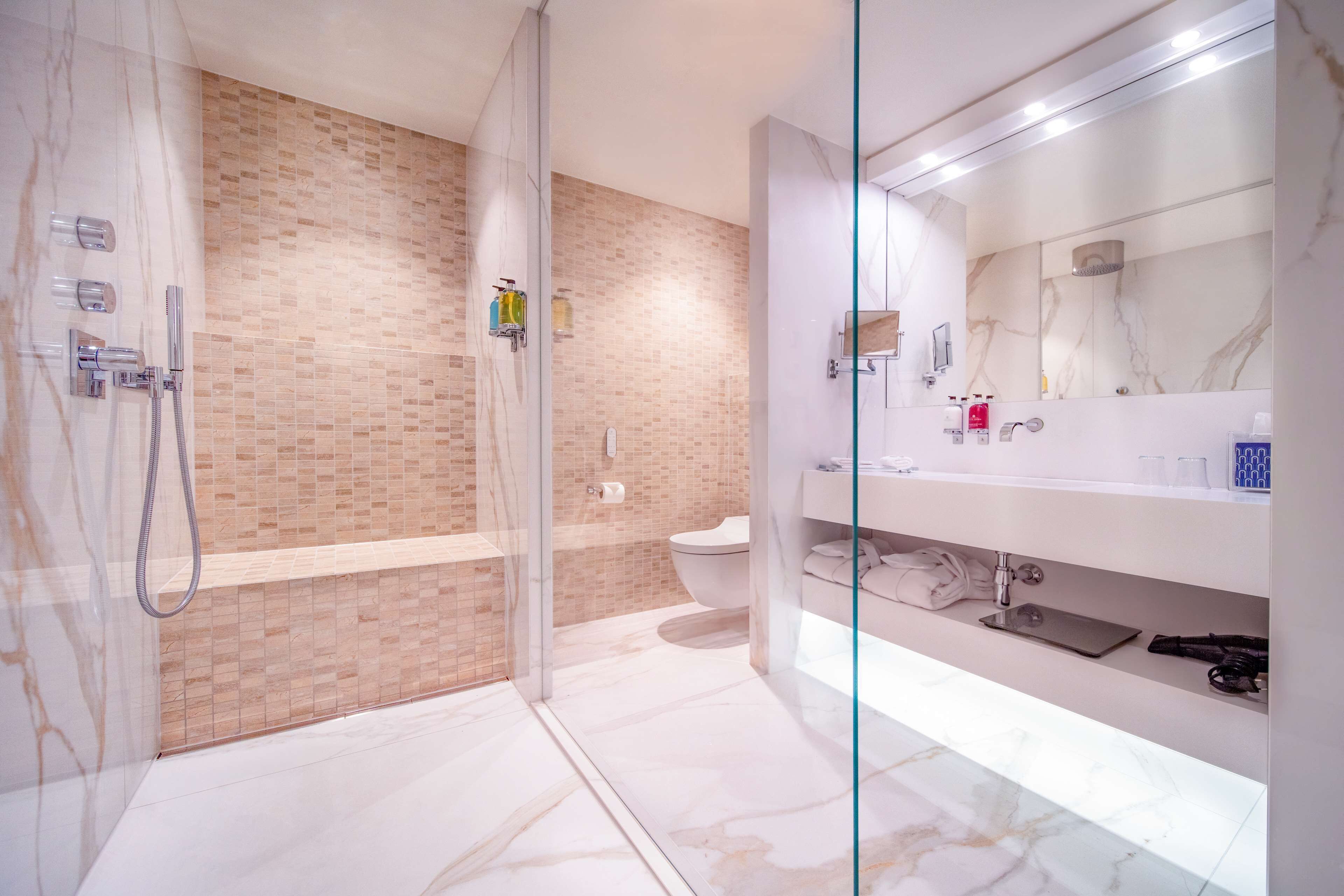 1 bedroom, minibar, in-room safe, individually decorated