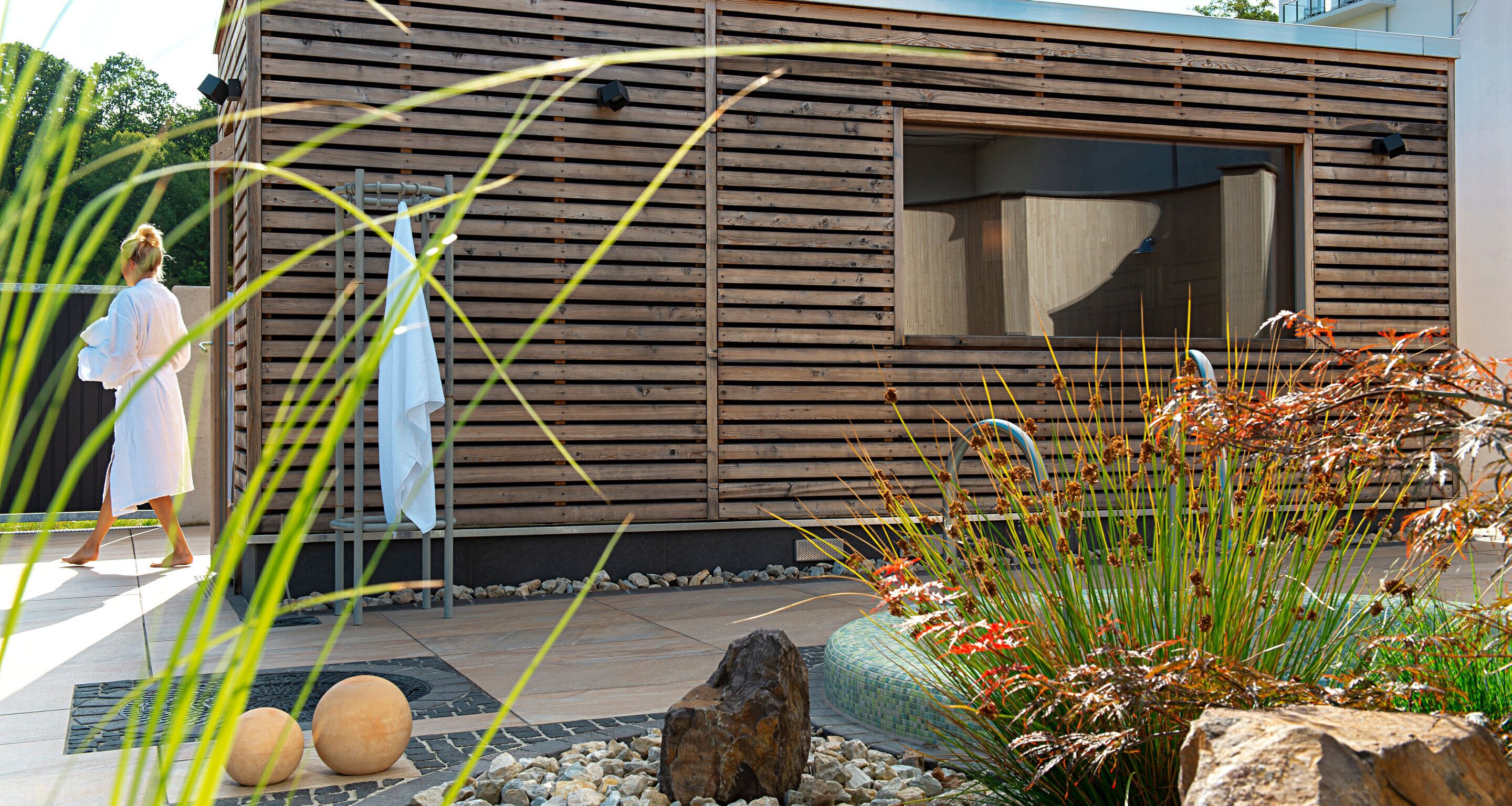 Sauna, Whirlpool, Dampfbad, Körperbehandlungen, Warmsteinmassagen