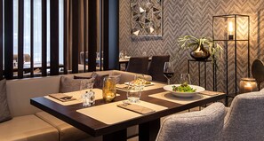 Breakfast and dinner served, al fresco dining 