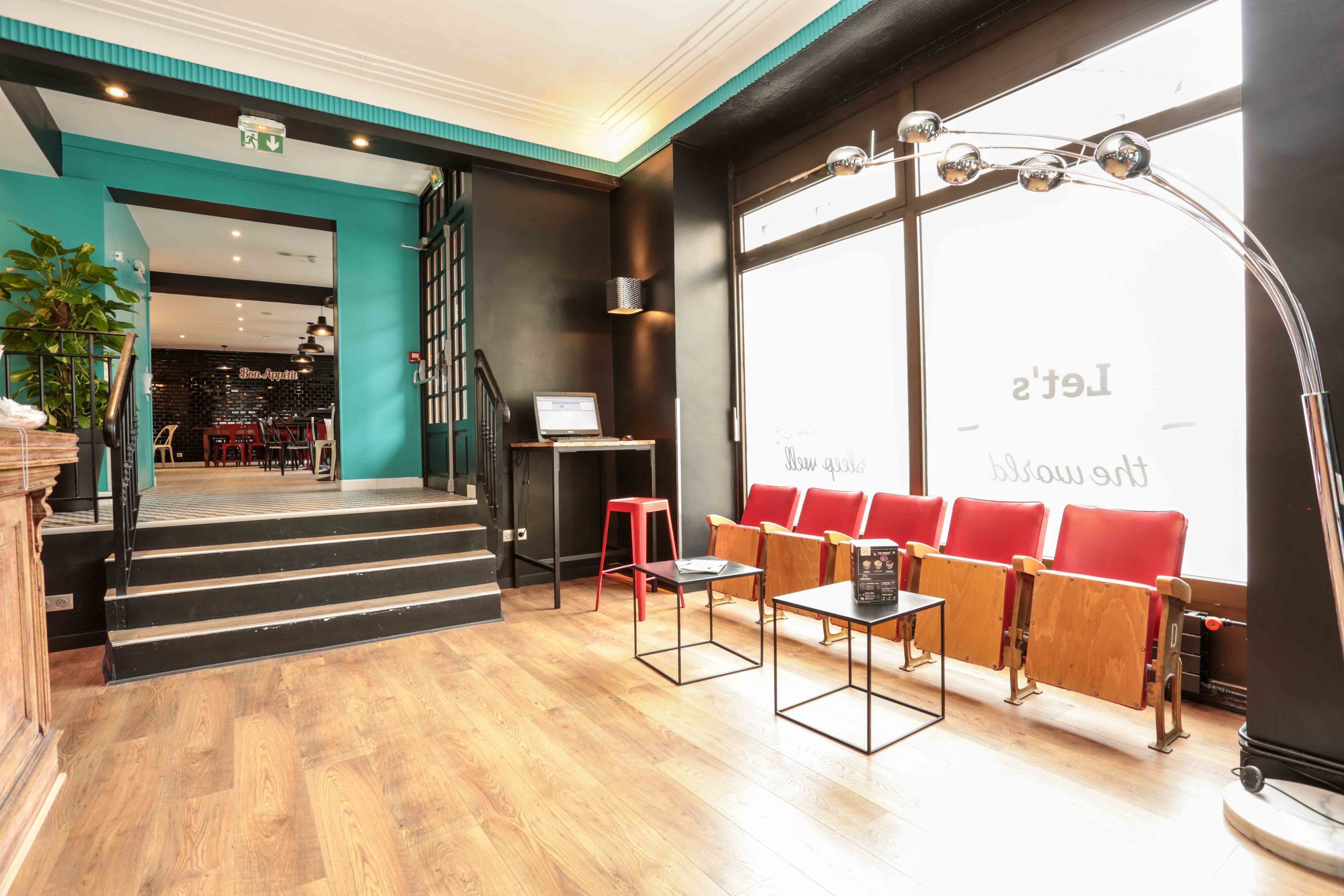 Coin salon dans le hall