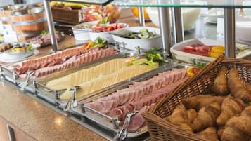 Daily buffet breakfast (EUR 15.50 per person)