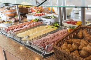 每日供應吃到飽早餐 (每人 EUR15.50)