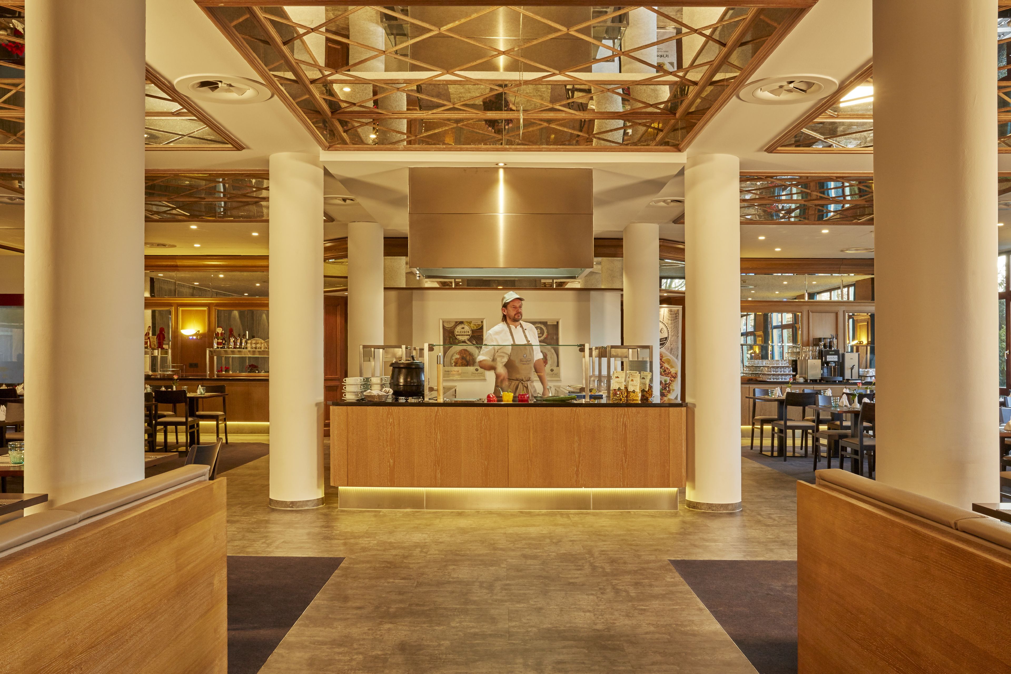 breakfast, lunch, dinner served; international cuisine