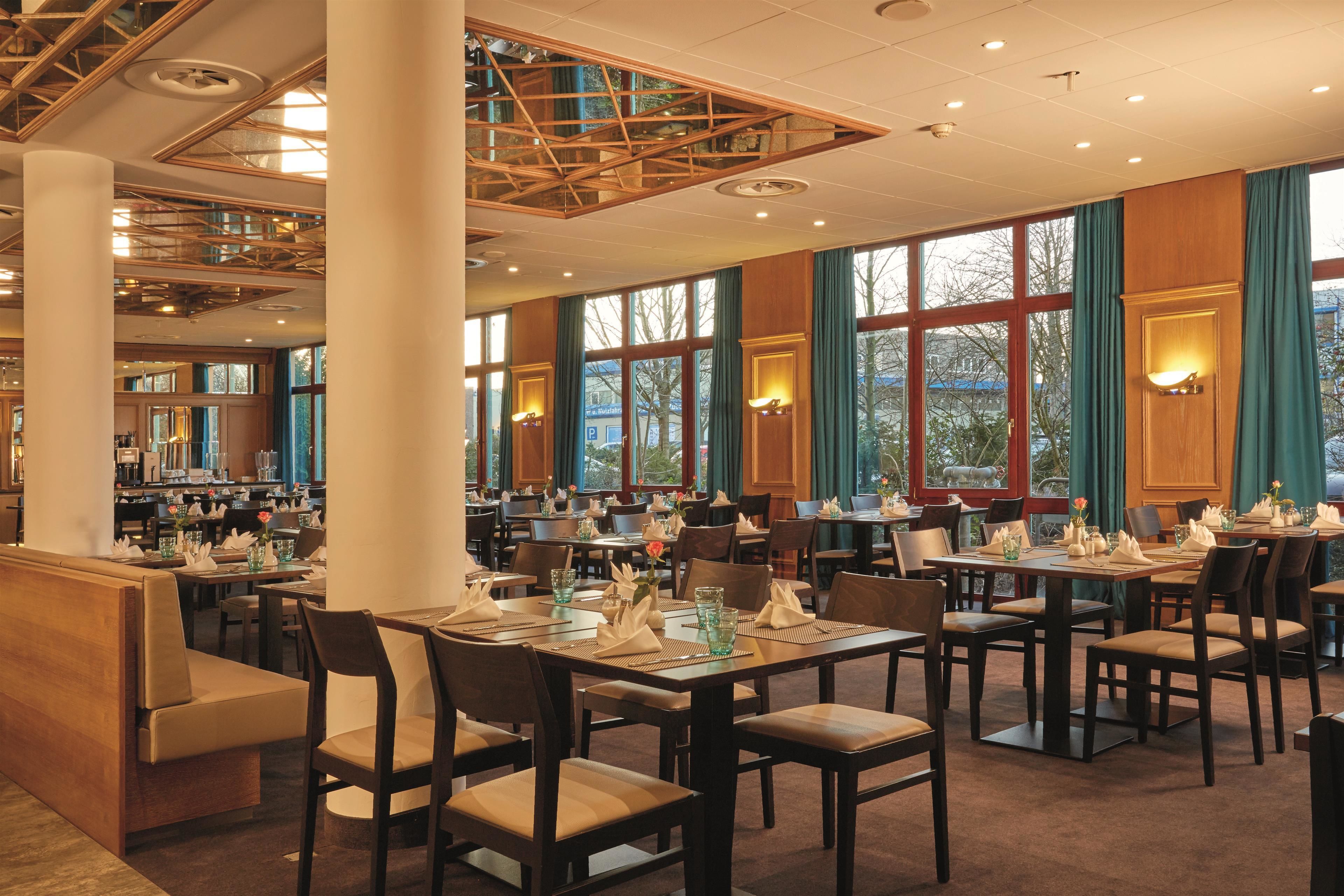 Der serveres morgenmad, frokost, aftensmad og internationale retter 