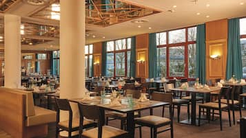 Breakfast, lunch, dinner served; international cuisine