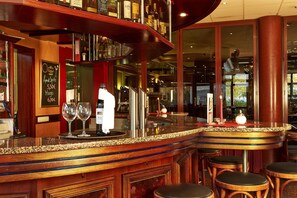 Café da manhã com buffet todos os dias (EUR 21 por pessoa) 