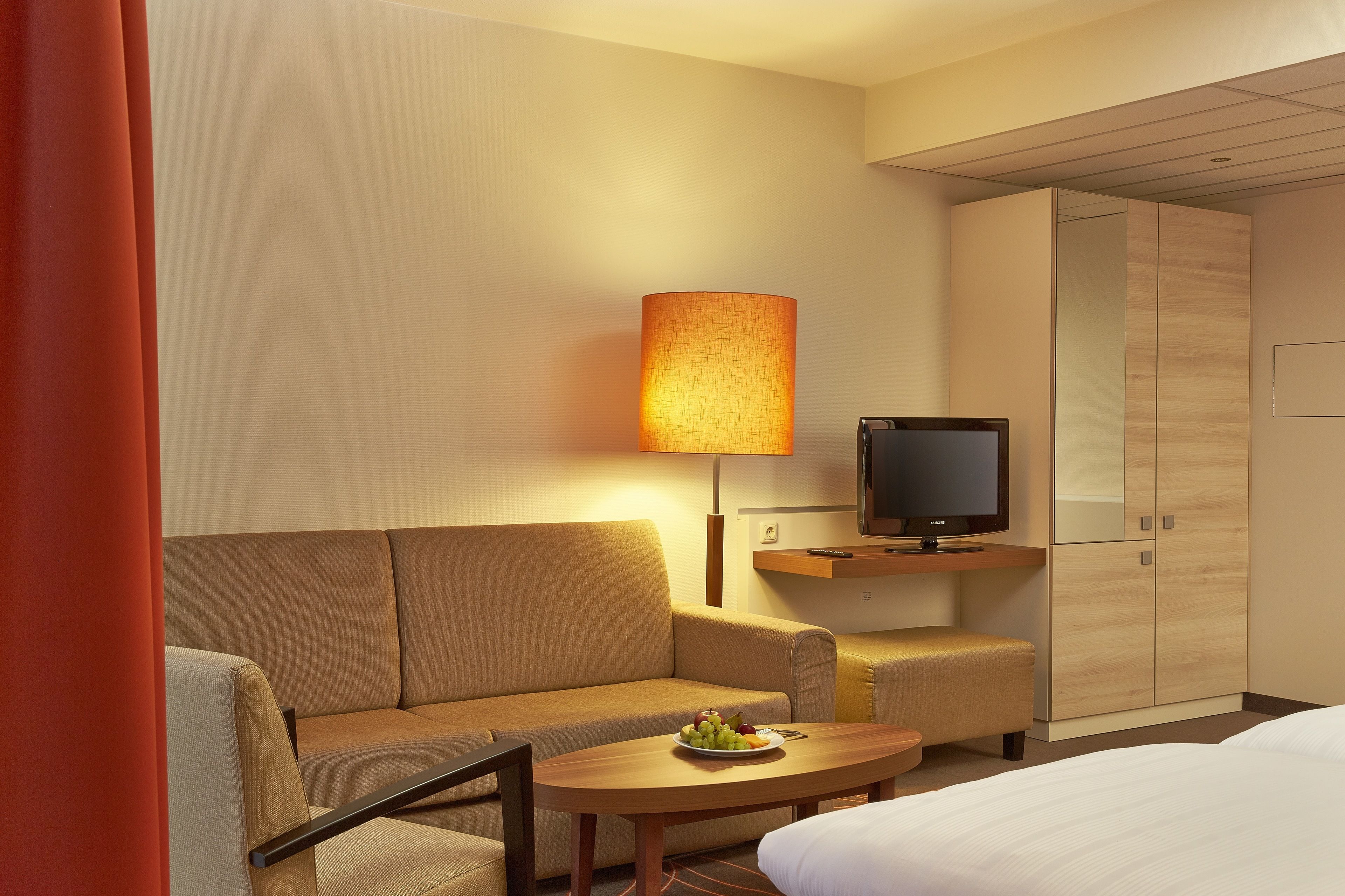 junior suite | in-room safe, desk, free wifi, bed sheets