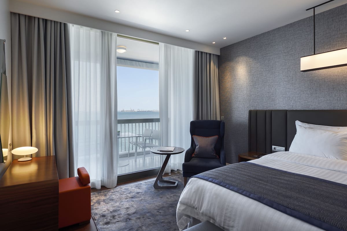 presidential suite | premium bedding, in-room safe, desk, blackout curtains