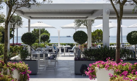 Makedonia Palace