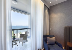 Deluxe Suite, Sea View | Terrace/patio