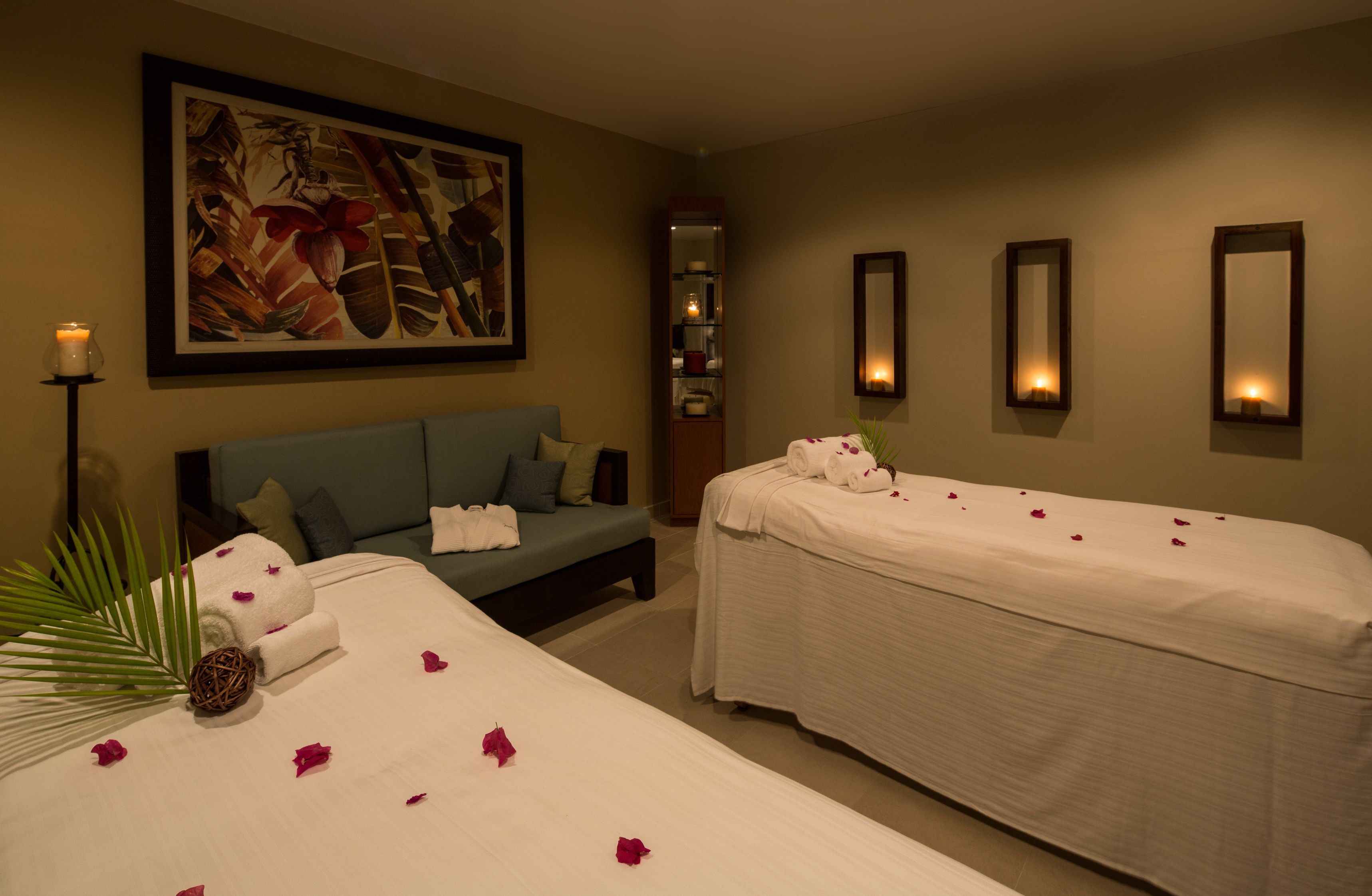 Couples treatment rooms, sauna, body treatments, aromatherapy