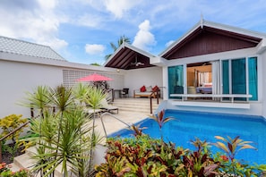 Luxury Almond Pool Suite | Garden view