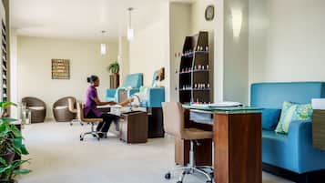Couples treatment rooms, sauna, body treatments, aromatherapy