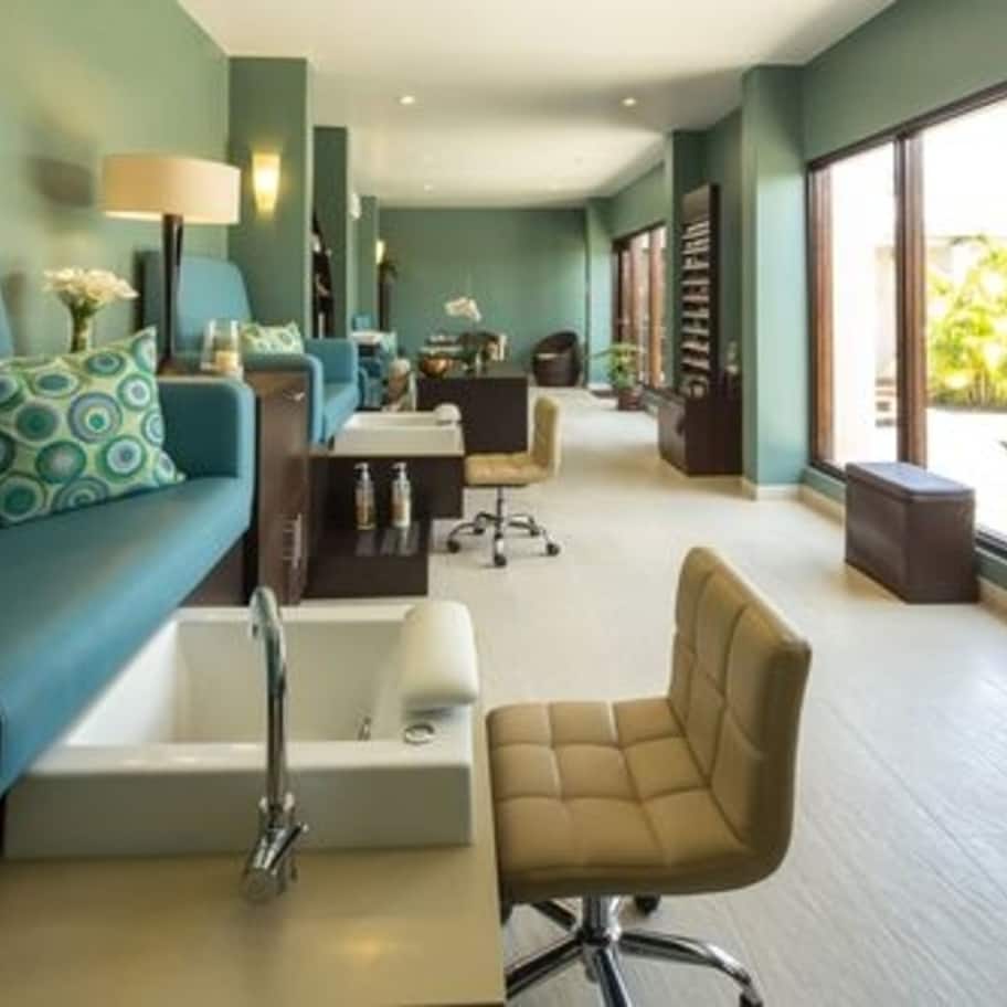 Couples treatment rooms, sauna, body treatments, aromatherapy