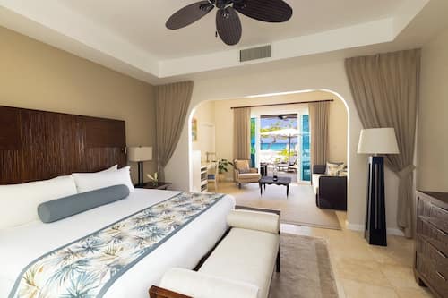 Seagrape Beach Suite | Frette Italian sheets, premium bedding, pillowtop beds, free minibar