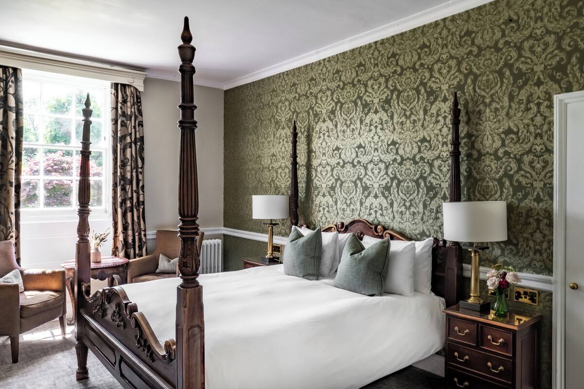 executive double manor house | 1 bedroom, individually decorated, individually furnished, desk