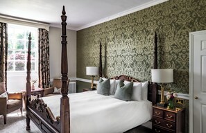 Habitación | Decoración personalizada, muebles diferentes y escritorio 