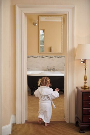 Coffres-forts dans les chambres, bureau, rideaux occultants