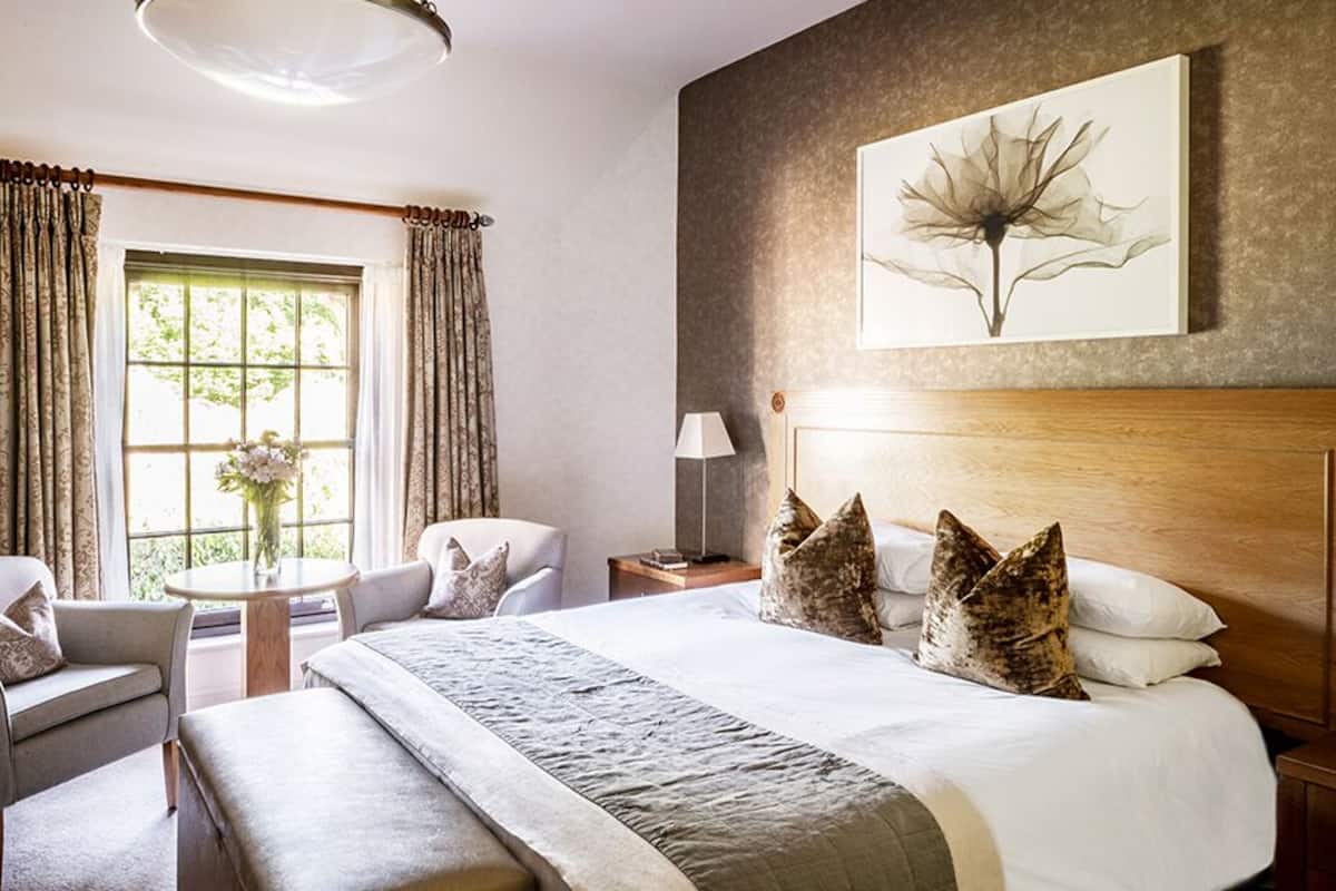 classic double or twin room | 1 bedroom, in-room safe, desk, blackout curtains