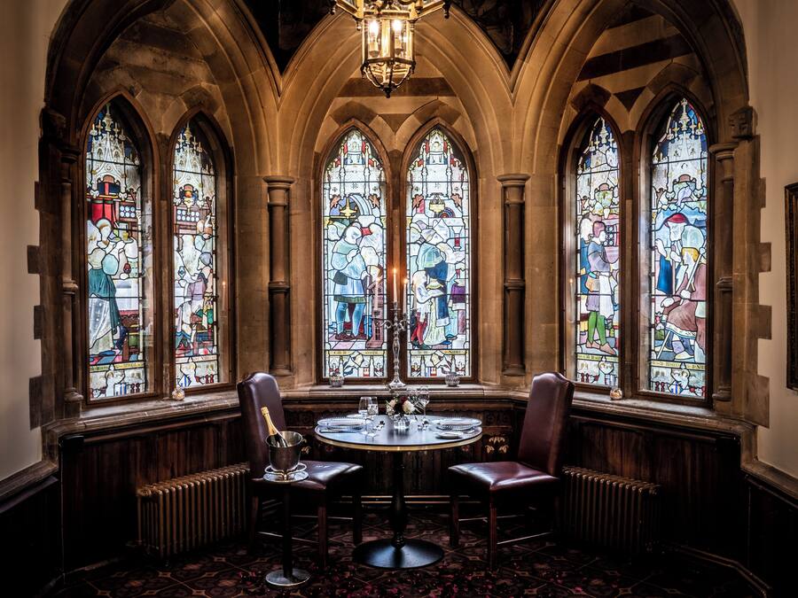 Breakfast, lunch and dinner served