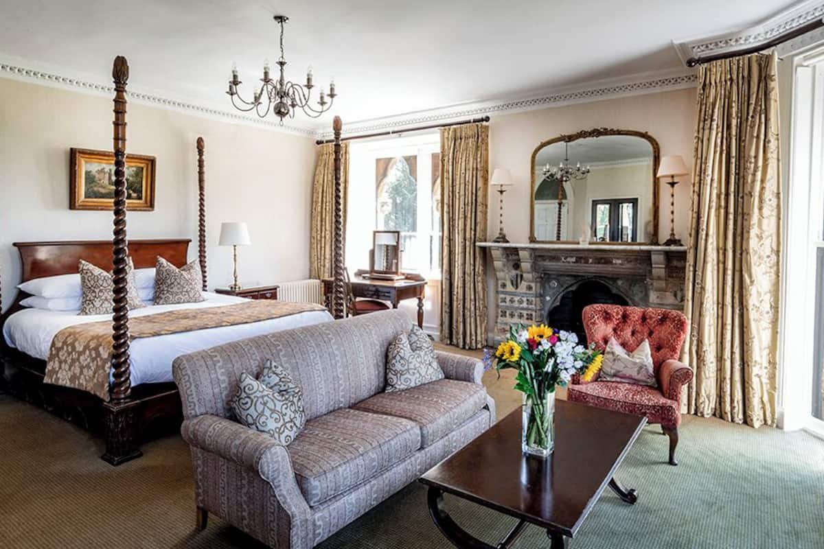 feature room | 1 bedroom, in-room safe, desk, blackout curtains