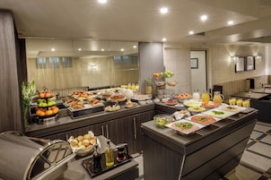 Tägliches Frühstücksbuffet gegen Gebühr