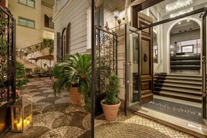 Exterior - Hotel Royal Court (Rome)