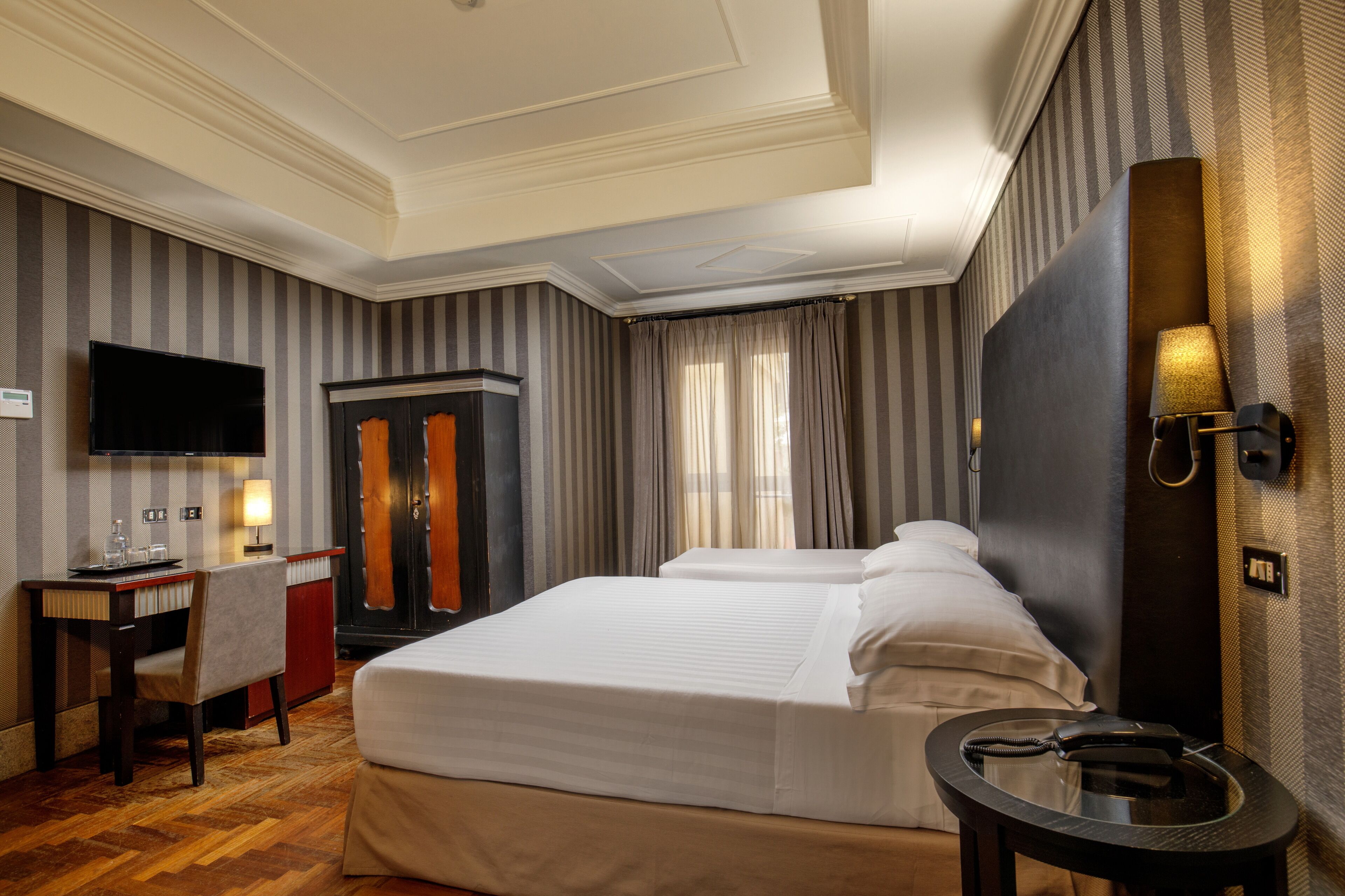 Ropa de cama hipoalergénica y minibar 
