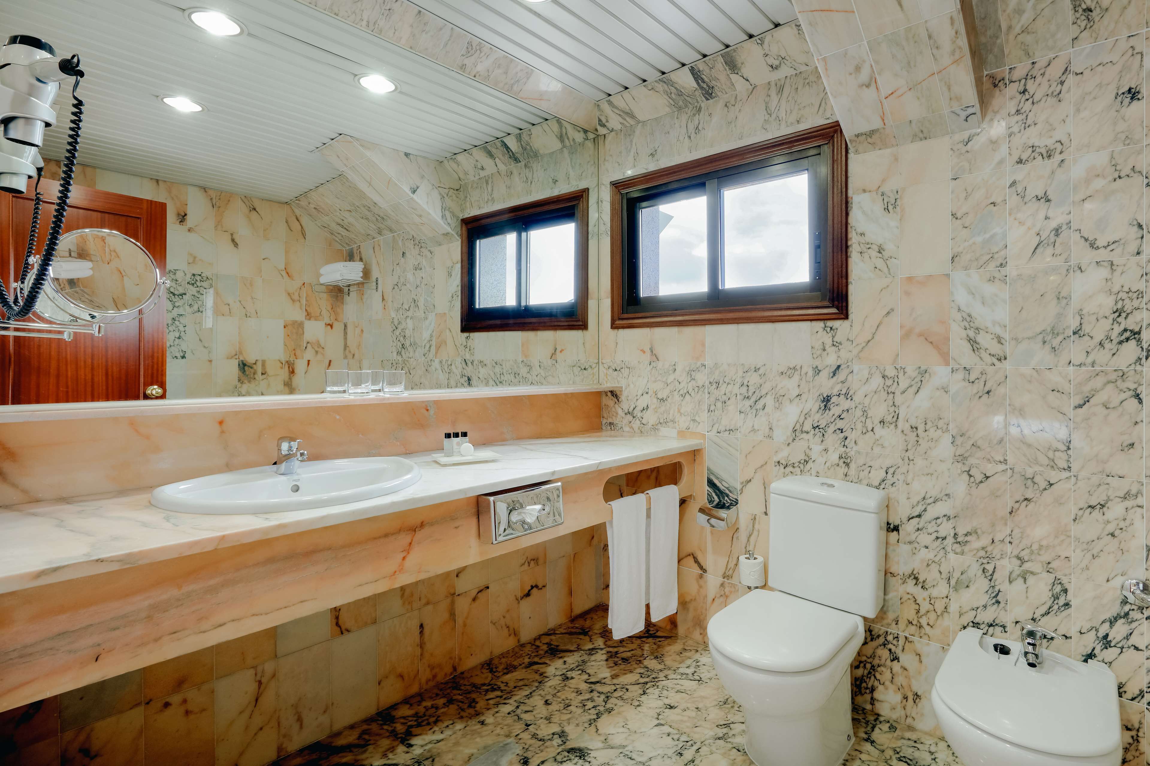 standard room, terrace | minibar, in-room safe, desk, laptop workspace