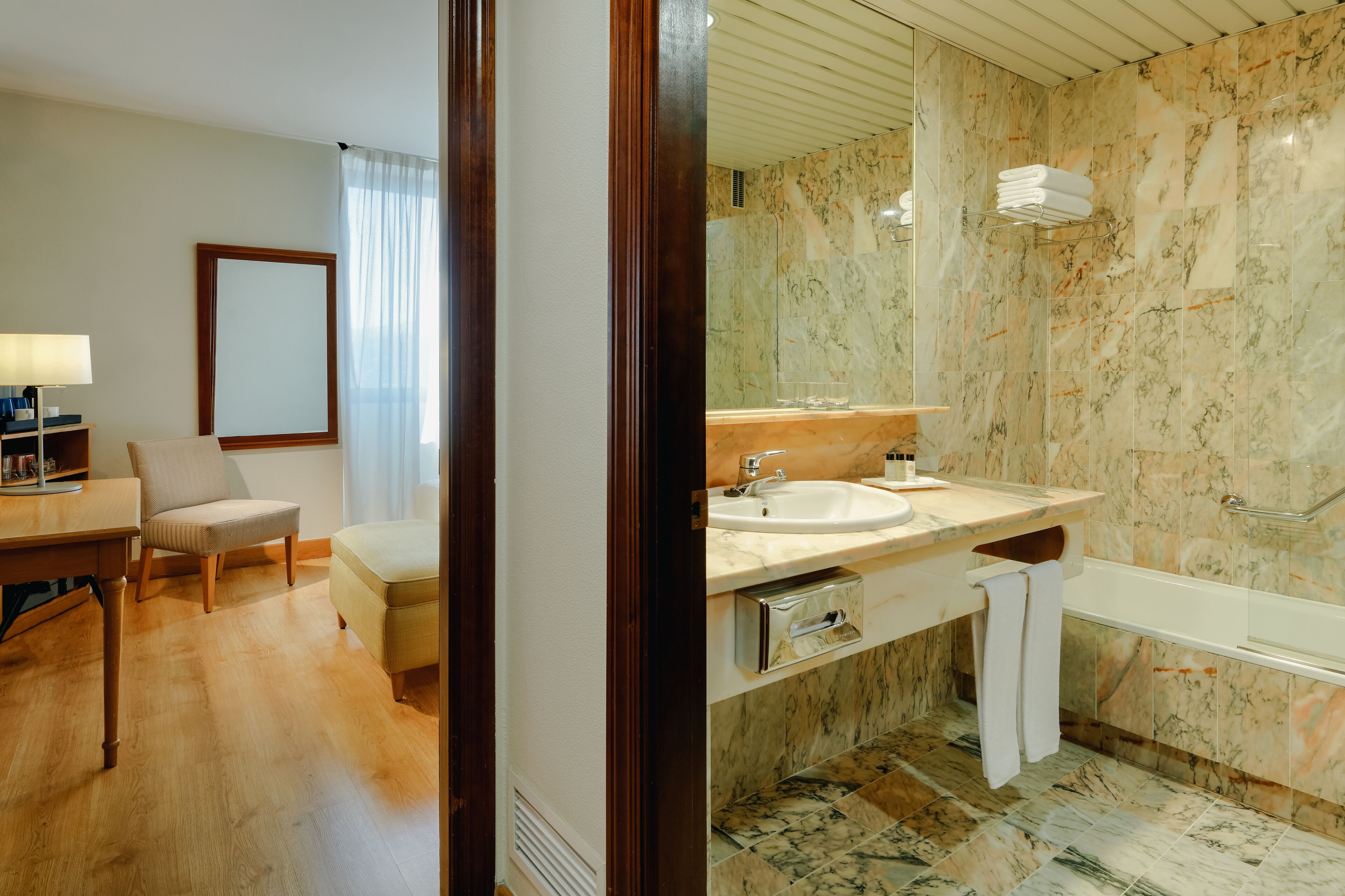 combined shower/bathtub, free toiletries, hair dryer, towels