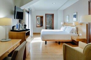 Standard Room, Terrace | Minibar, in-room safe, desk, laptop workspace - Hesperia Vigo (Vigo)