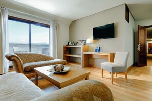 Minibar, in-room safe, desk, laptop workspace